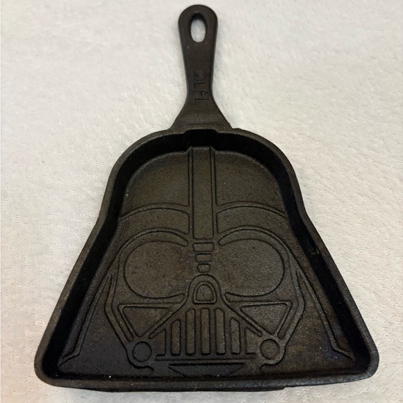 Star Wars Darth Vader Cast Iron Pancake Mold - Picture 3 of 6